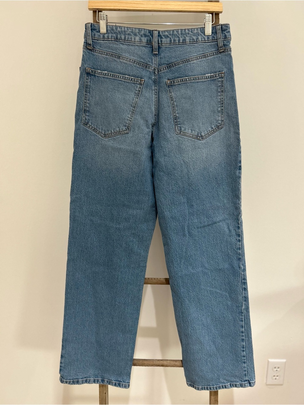 BCBGeneration Skater High Rise Straight Leg Medium Wash Jeans Sz 11/30 NWT - Picture 3 of 11